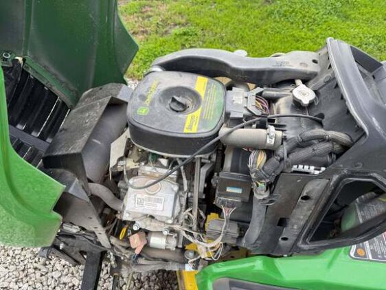 2019 John Deere X730 - Image 8