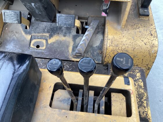 Caterpillar V80E - Image 12