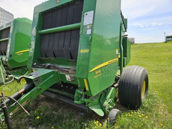 2016 John Deere 569