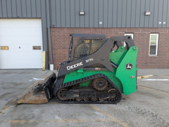 2018 John Deere 317G - Image 13