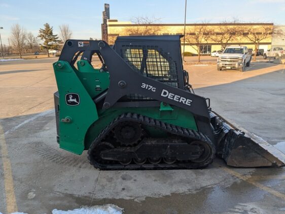 2018 John Deere 317G - Image 7