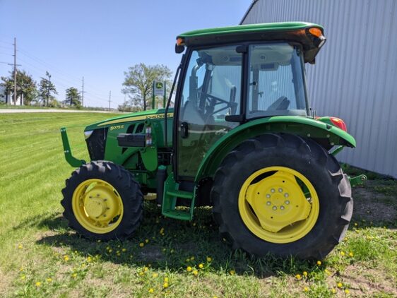 2019 John Deere 5075E - Image 4