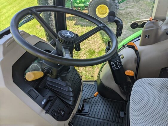 2019 John Deere 5075E - Image 7