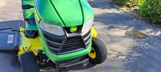 2021 John Deere X330 - Image 8