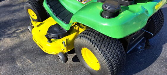 2021 John Deere X330 - Image 7