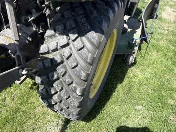 2017 John Deere 2032R - Image 8