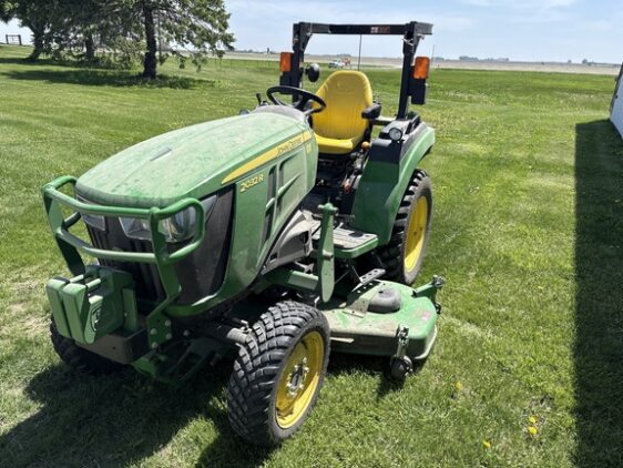 2017 John Deere 2032R