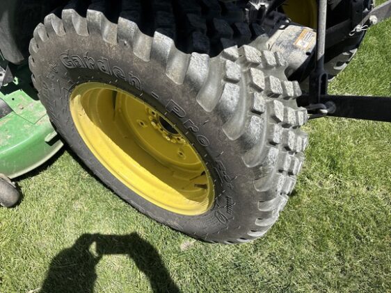 2017 John Deere 2032R - Image 10
