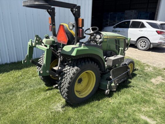 2017 John Deere 2032R - Image 7