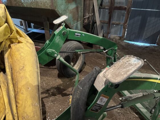 2017 John Deere 2032R - Image 19