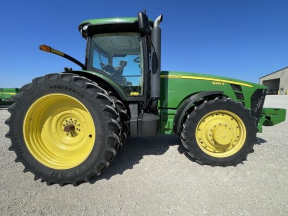 2010 John Deere 8295R - Image 2