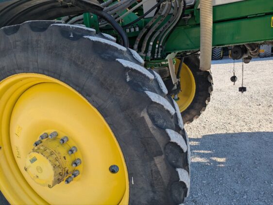 2019 John Deere R4038 - Image 38