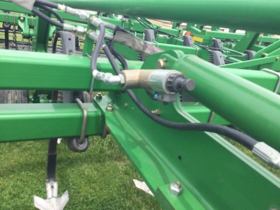 2011 John Deere 2210 - Image 4