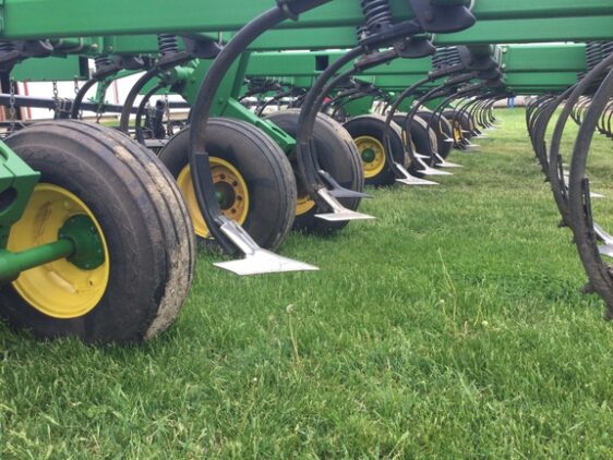 2011 John Deere 2210 - Image 6