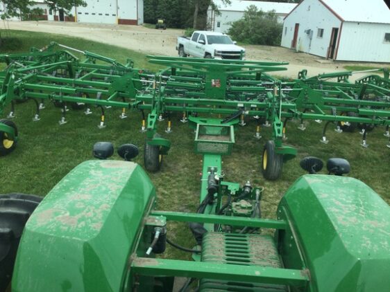2011 John Deere 2210 - Image 3