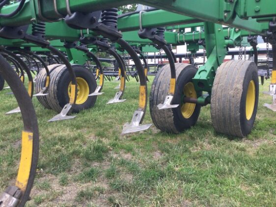 2011 John Deere 2210 - Image 8