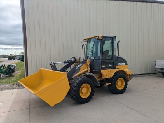 2014 John Deere 244J - Image 10