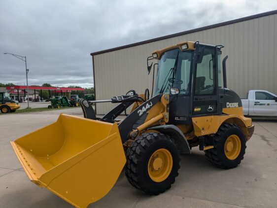 2014 John Deere 244J - Image 7