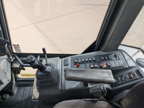 2014 John Deere 244J - Image 14