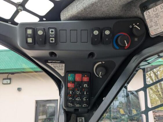 2021 John Deere 331G - Image 10