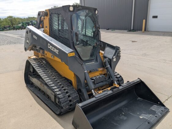 2022 John Deere 333G - Image 2