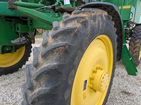 2004 John Deere 4710 - Image 24
