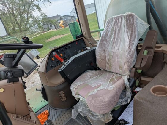 2004 John Deere 4710 - Image 4