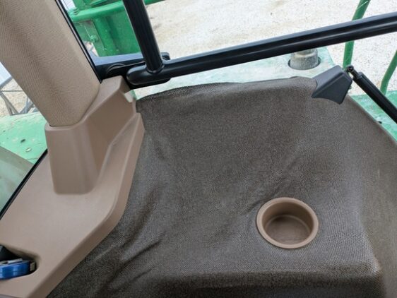 2004 John Deere 4710 - Image 22