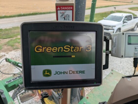 2004 John Deere 4710 - Image 11