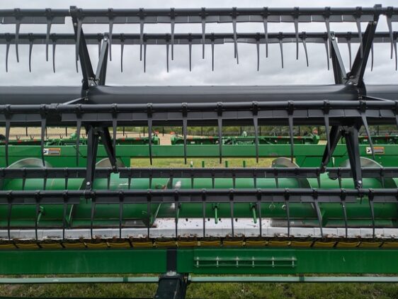 2016 John Deere 635F - Image 3