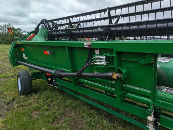 2016 John Deere 635F - Image 9