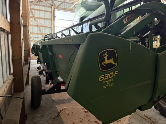 2010 John Deere 630F - Image 6
