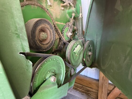 2010 John Deere 630F - Image 15