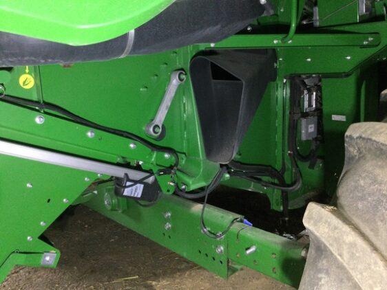 2017 John Deere S680 - Image 21