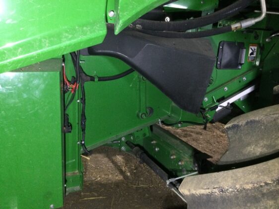 2017 John Deere S680 - Image 23