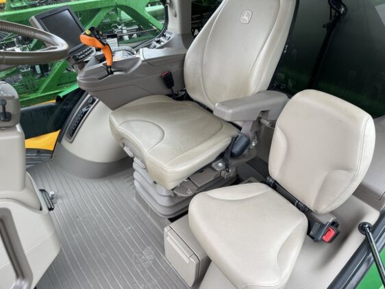 2021 John Deere R4044 - Image 13
