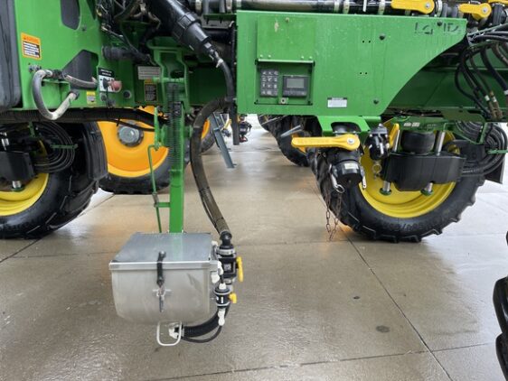 2021 John Deere R4044 - Image 15