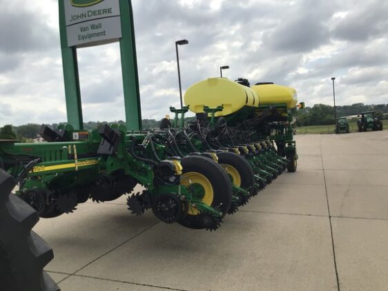 2009 John Deere 1770NT CCS - Image 33