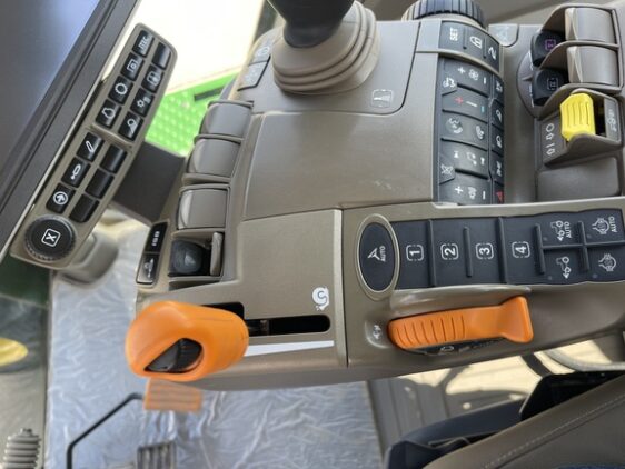 2023 John Deere 8R 310 - Image 18