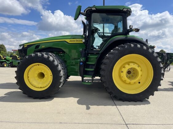 2023 John Deere 8R 310 - Image 3