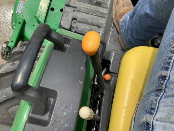 2007 John Deere 2320 - Image 30