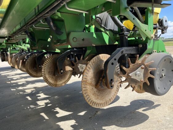 2009 John Deere 1770NT CCS - Image 11