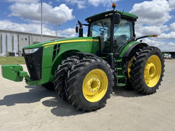2016 John Deere 8370R
