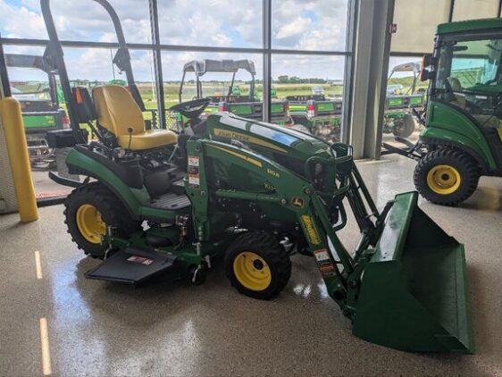 2017 John Deere 1025R