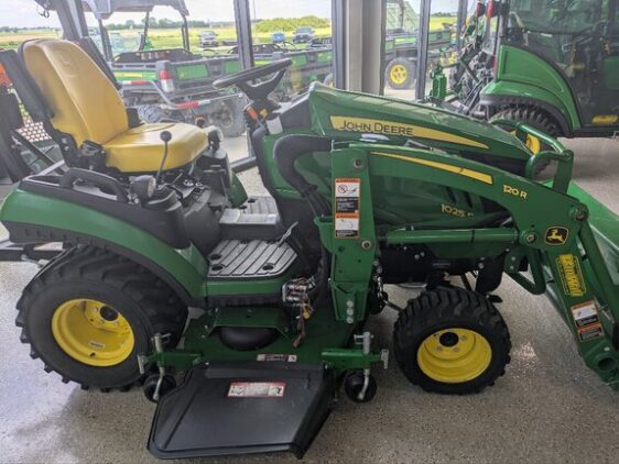 2017 John Deere 1025R - Image 10
