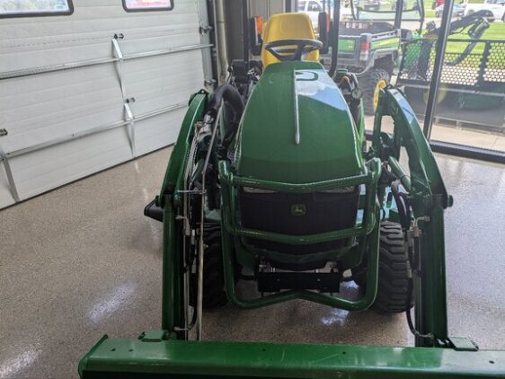 2017 John Deere 1025R - Image 12