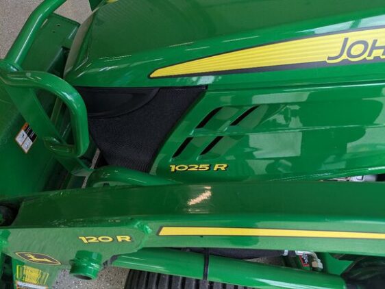 2017 John Deere 1025R - Image 5