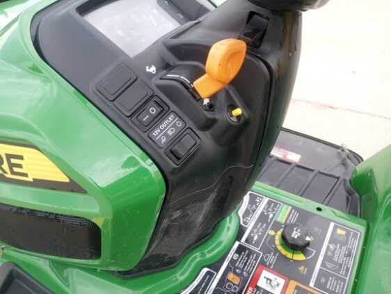 2018 John Deere X730 - Image 11