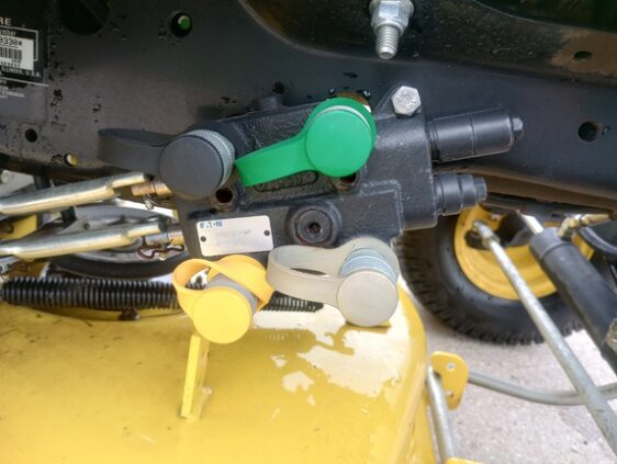 2018 John Deere X730 - Image 19