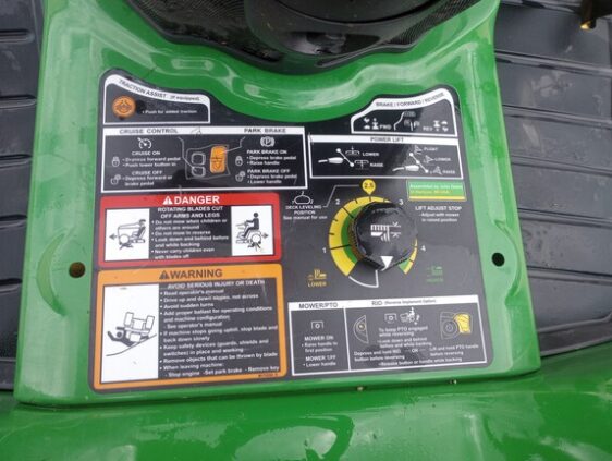 2018 John Deere X730 - Image 13